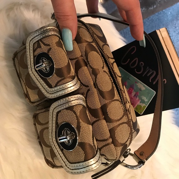 Authentic Coach mini bag with classic turnlocks! - Picture 6 of 8